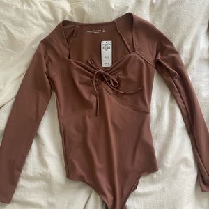 Long-Sleeve Seamless Fabric Cinched Front Bodysuit, NWT, Terracotta brown 🤎